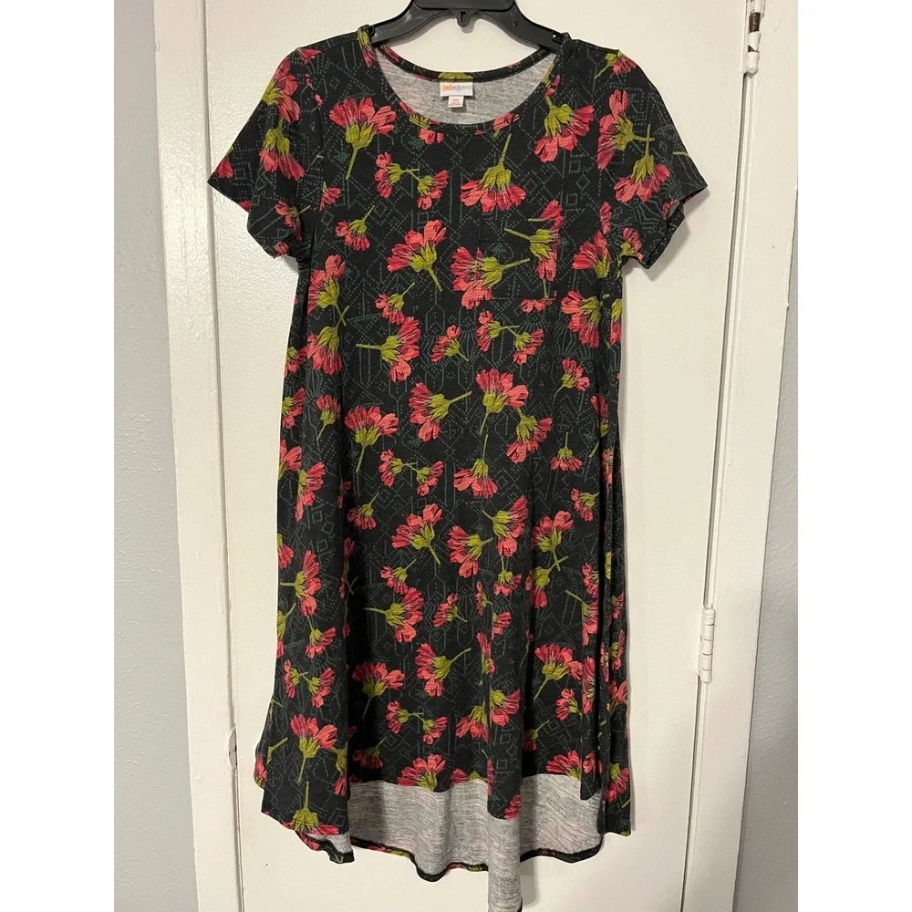 LuLaRoe Carly Dress‎ XS Grey Pink Floral Geometric High Low Swing Short Sleeve